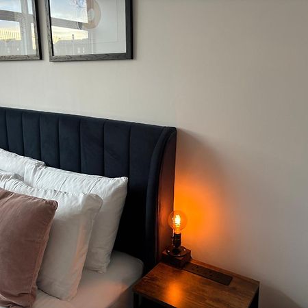 Manchester Apt, Free Parking, Business, Couples & Families Bagian luar foto