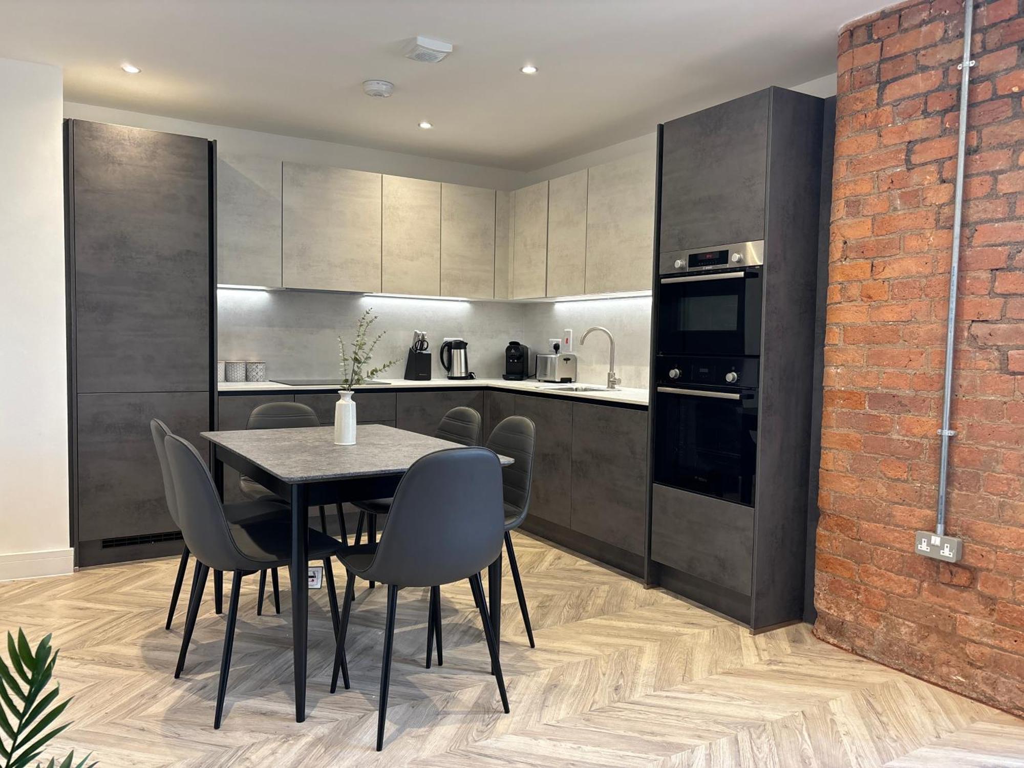 Manchester Apt, Free Parking, Business, Couples & Families Bagian luar foto